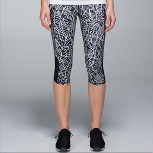 Lululemon Run A Marathon Crop II - Pretty Palm Black Angel Wing